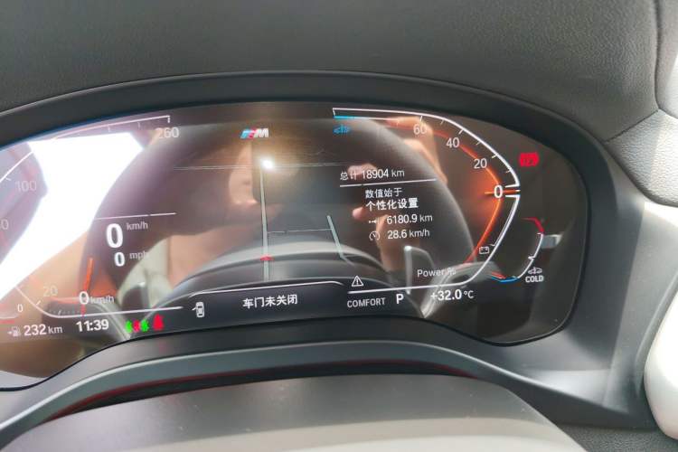 Used BMW X4 2022 xDrive 25i M Sport Package Odometer Close Up