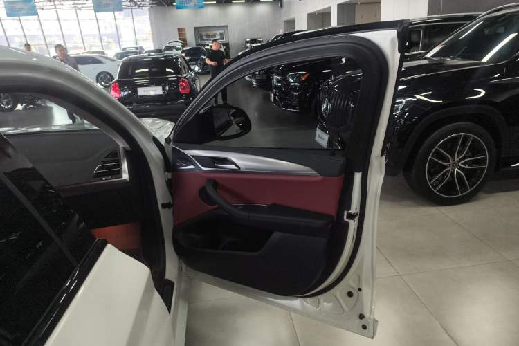 Used BMW X4 2022 xDrive 25i M Sport Package Right Front Door Interior
