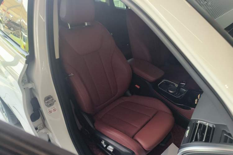 Used BMW X4 2022 xDrive 30i M Sport Package Right Front Seat