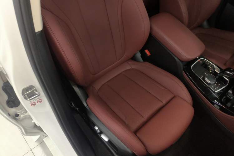 Used BMW X4 2022 xDrive 30i M Sport Package Right Front Seat