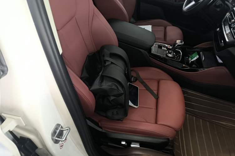 Used BMW X4 2022 xDrive 25i M Sport Package Right Front Seat