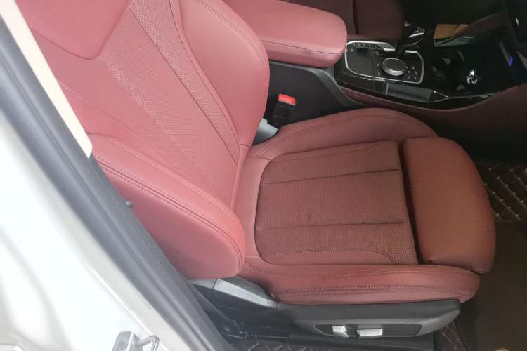 Used BMW X4 2022 xDrive 25i M Sport Package Right Front Seat