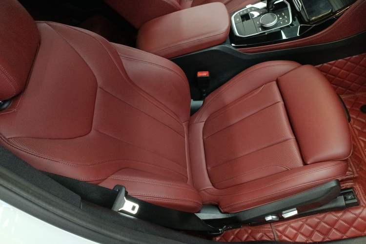 Used BMW X4 2022 xDrive 30i M Sport Night Edition package Right Front Seat