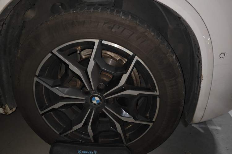 Used BMW X4 2022 xDrive 25i M Sport Package Right Front Wheel Hub