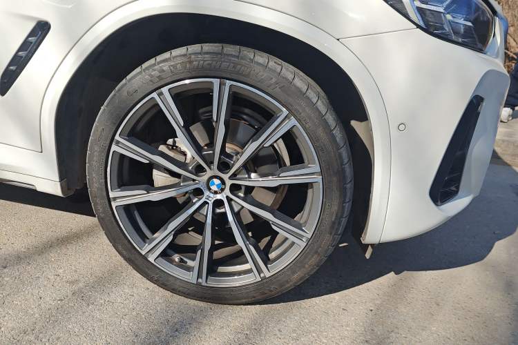 Used BMW X4 2022 xDrive 25i M Sport Package Right Front Wheel Hub
