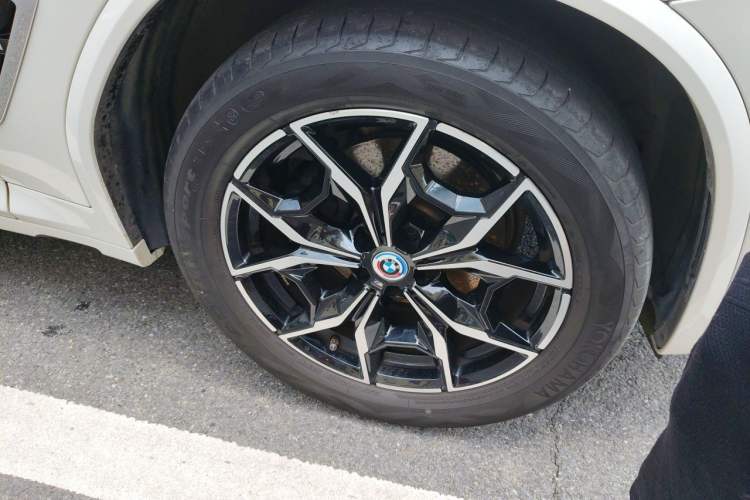 Used BMW X4 2022 xDrive 25i M Sport Package Right Front Wheel Hub