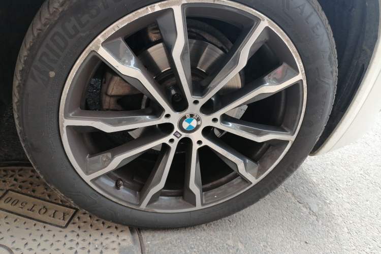 Used BMW X4 2022 xDrive 30i M Sport Package Right Front Wheel Hub