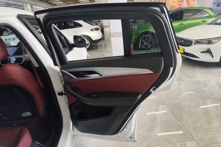 Used BMW X4 2022 xDrive 30i M Sport Package Right Rear Door Interior
