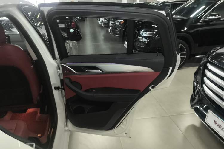 Used BMW X4 2022 xDrive 25i M Sport Package Right Rear Door Interior