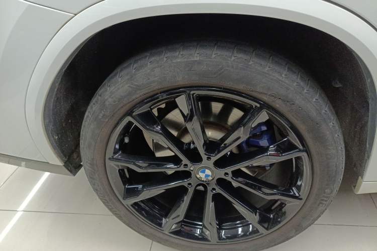 Used BMW X4 2022 xDrive 30i M Sport Night Edition package Right Rear Wheel Hub