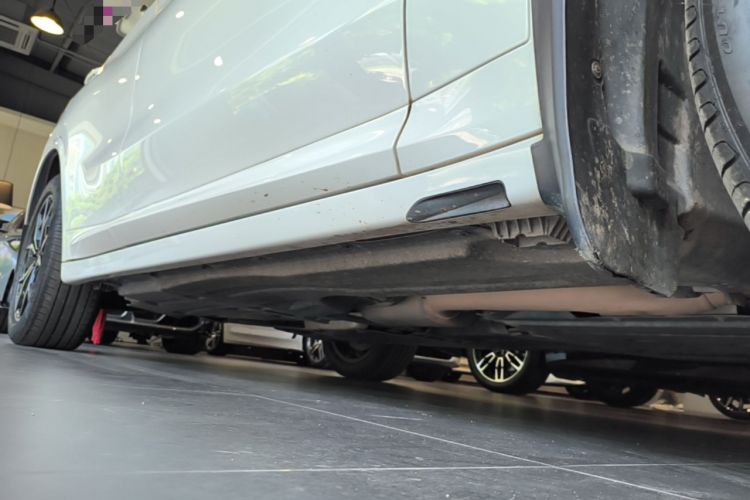 Used BMW X4 2022 xDrive 25i M Sport Package Right Side Sill