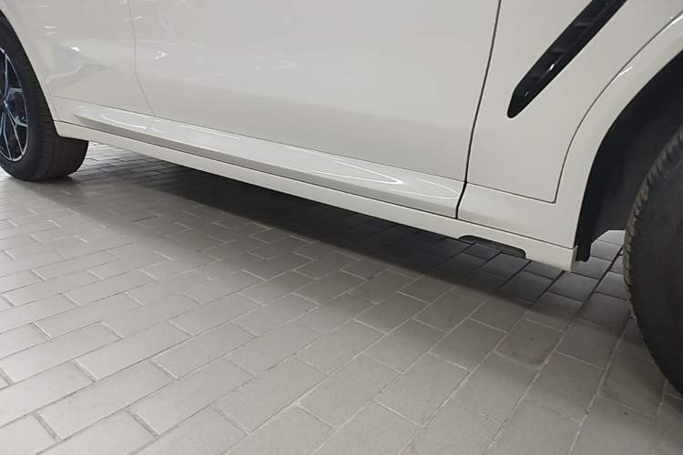 Used BMW X4 2022 xDrive 25i M Sport Package Right Side Sill