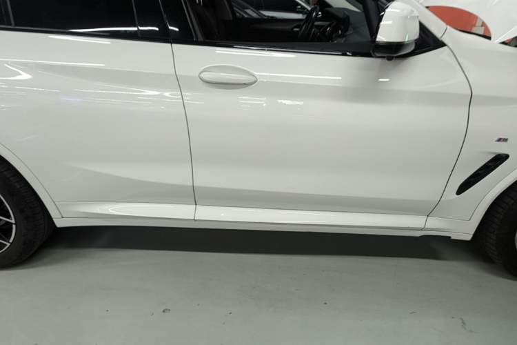 Used BMW X4 2022 xDrive 25i M Sport Package Right Side Sill