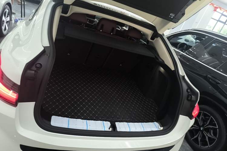 Used BMW X4 2022 xDrive 25i M Sport Package Trunk