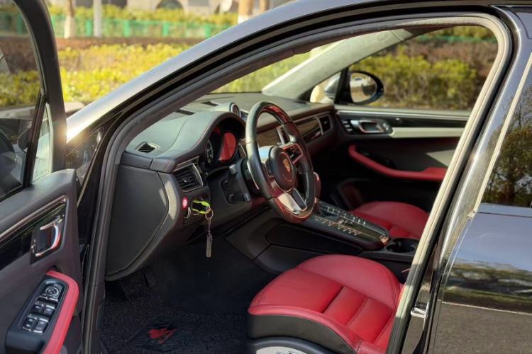 Used BMW X4 M 2019 X4 M Thunder Edition Interior 6