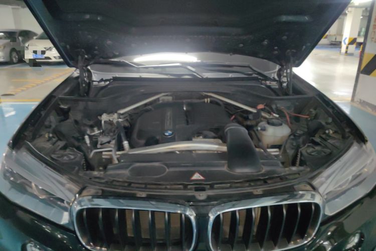 Used BMW X5  Engine Bay