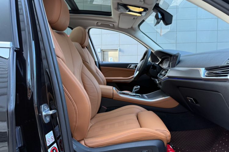Used BMW X5  Interior 10