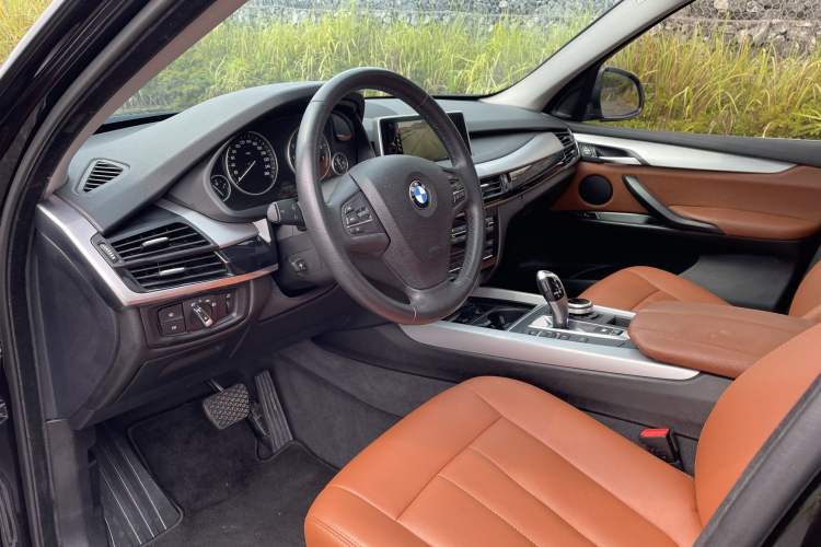 Used BMW X5  Interior 2
