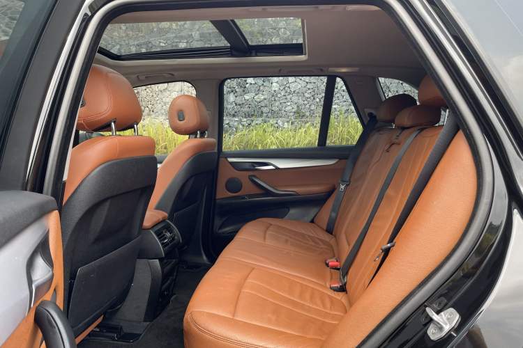 Used BMW X5  Interior 4
