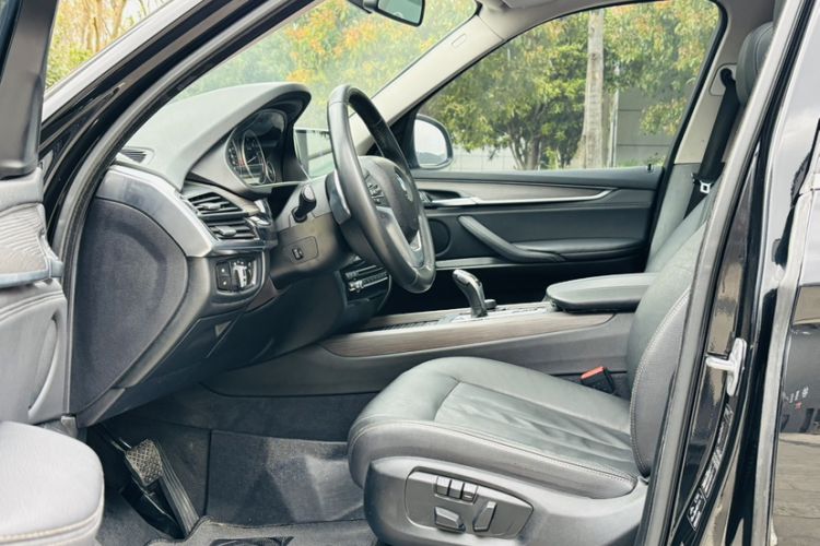 Used BMW X5  Interior 4