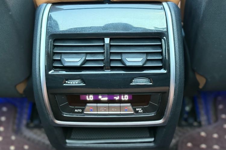 Used BMW X5  Interior 4