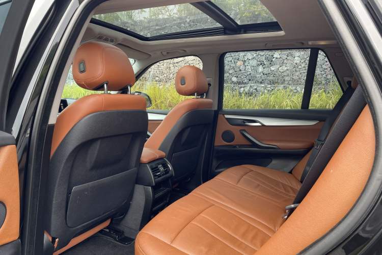 Used BMW X5  Interior 5
