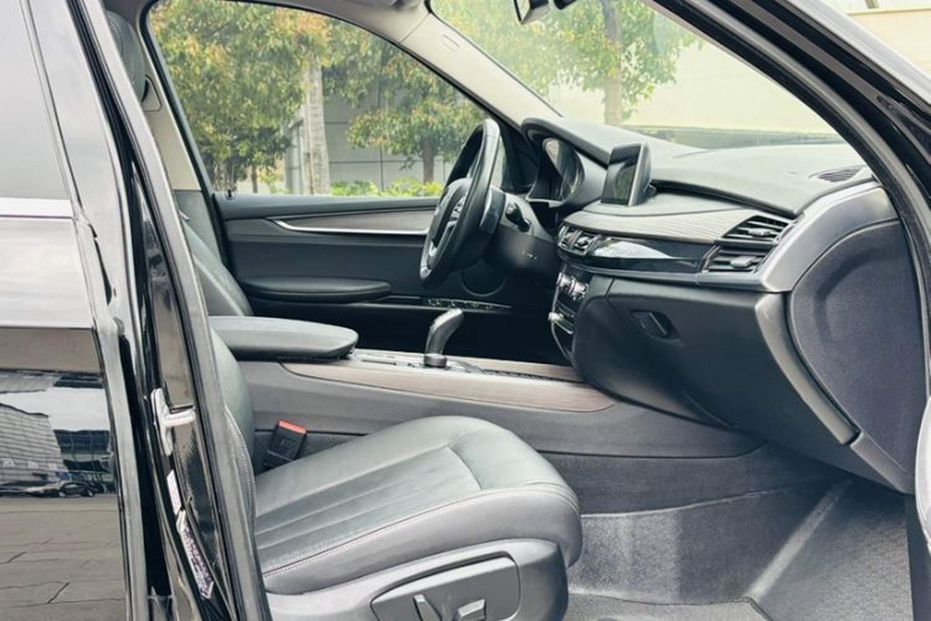 Used BMW X5  Interior 5