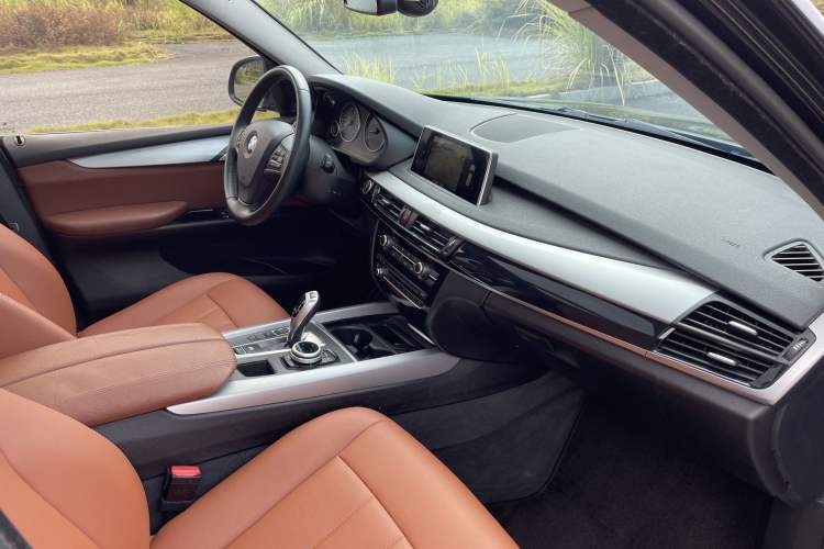 Used BMW X5  Interior 6