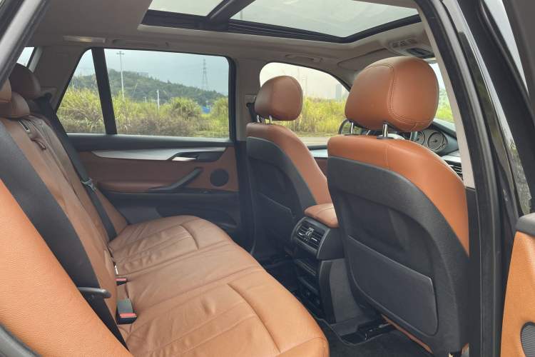 Used BMW X5  Interior 8