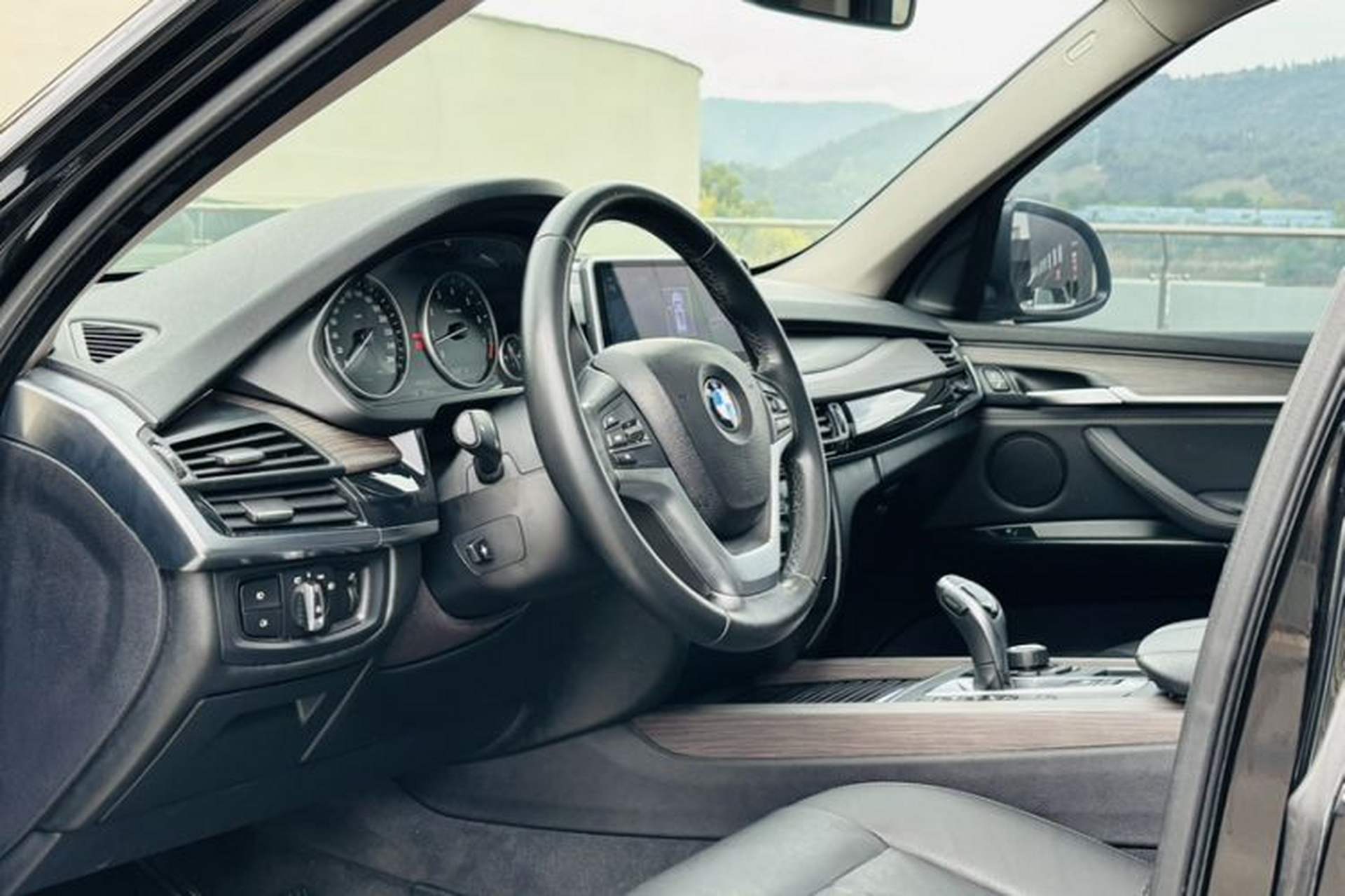 Used BMW X5  Interior 8