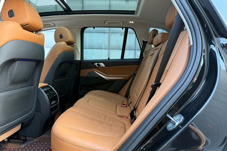 Used BMW X5  Interior 8