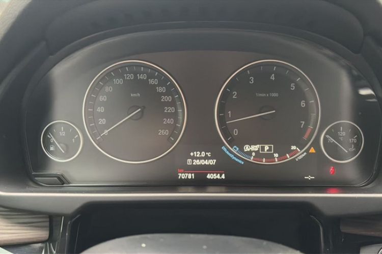 Used BMW X5  Odometer Close Up