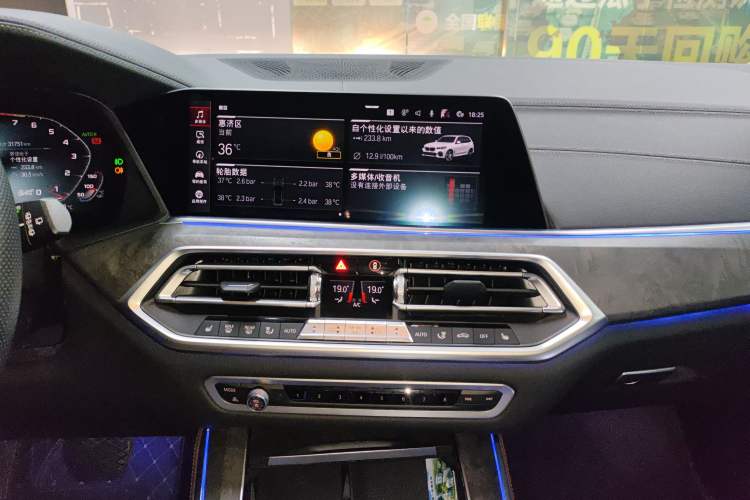Used BMW X5 2019 xDrive40i Luxury Model with M Sport Package Audio And AC Panel