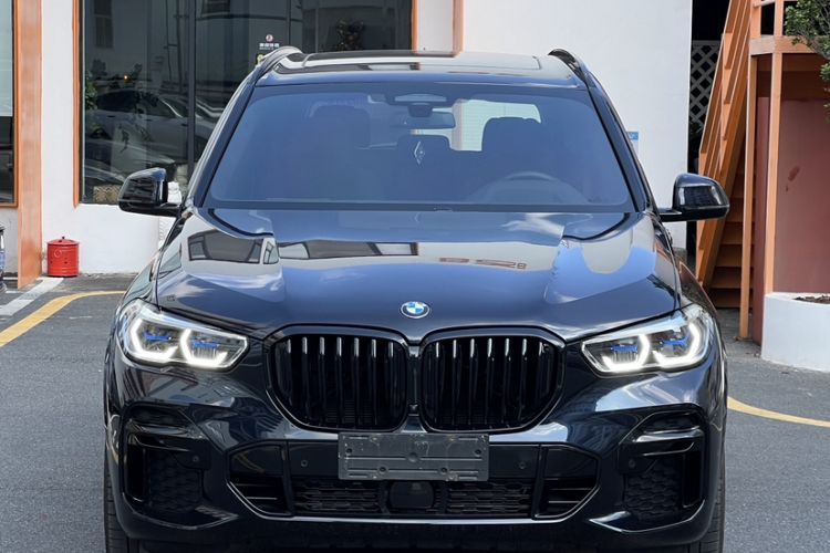 Used BMW X5 2022 Restyled xDrive 40Li Luxury Edition M Sport Package Exterior 1