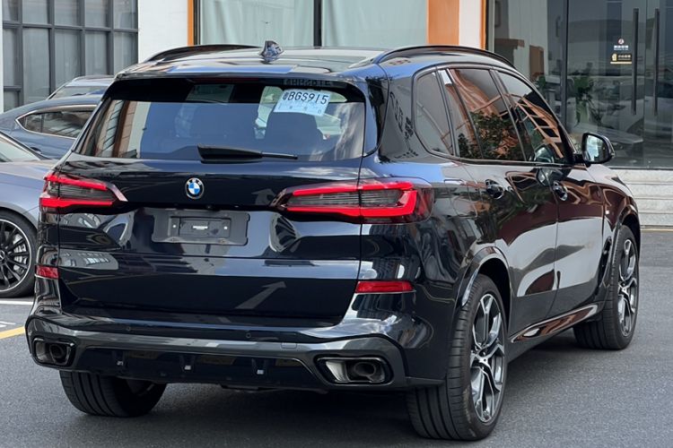 Used BMW X5 2022 Restyled xDrive 40Li Luxury Edition M Sport Package Exterior 3