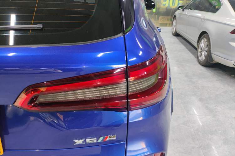 Used BMW X5 2019 xDrive40i Luxury Model with M Sport Package Exterior 6