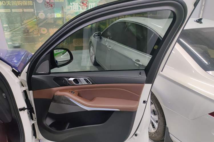 Used BMW X5 2019 xDrive40i Luxury Model with M Sport Package Interior 5