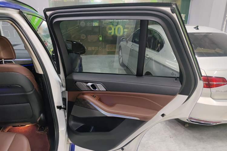 Used BMW X5 2019 xDrive40i Luxury Model with M Sport Package Interior 6