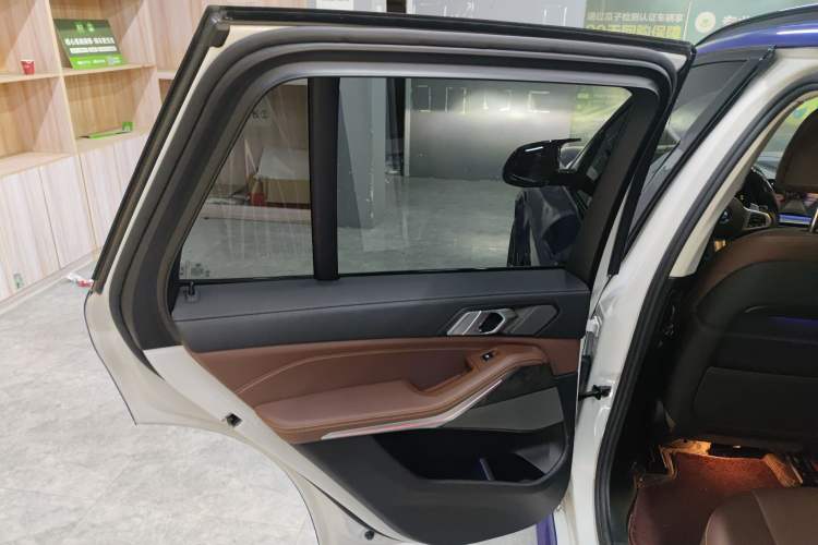Used BMW X5 2019 xDrive40i Luxury Model with M Sport Package Interior 8