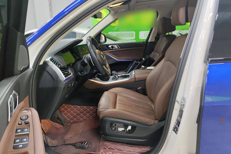 Used BMW X5 2019 xDrive40i Luxury Model with M Sport Package Left Front Seat
