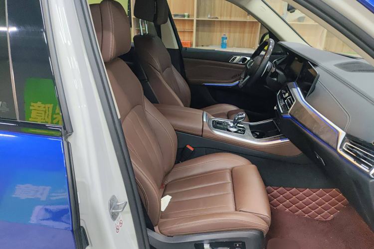 Used BMW X5 2019 xDrive40i Luxury Model with M Sport Package Right Front Seat