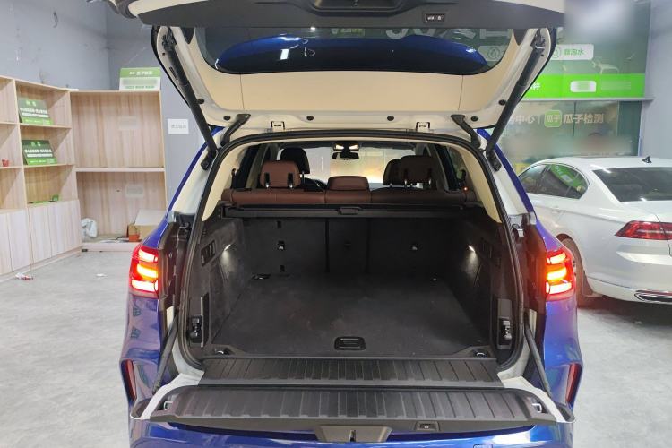 Used BMW X5 2019 xDrive40i Luxury Model with M Sport Package Trunk