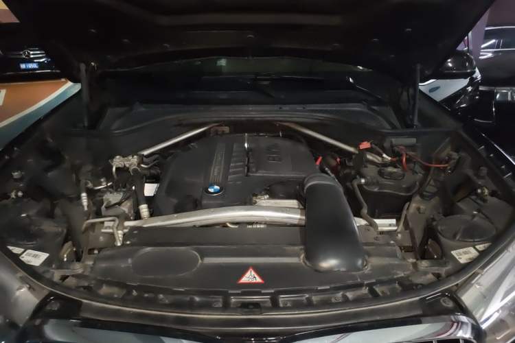 Used BMW X5  Engine Bay