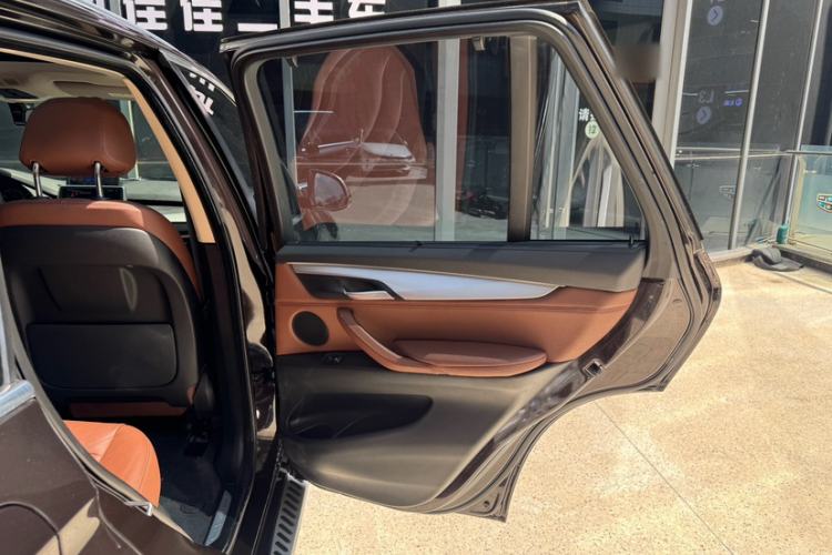 Used BMW X5  Interior 10