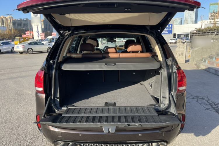 Used BMW X5  Interior 8