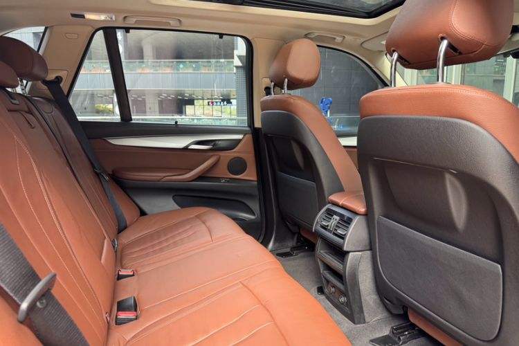Used BMW X5  Interior 9