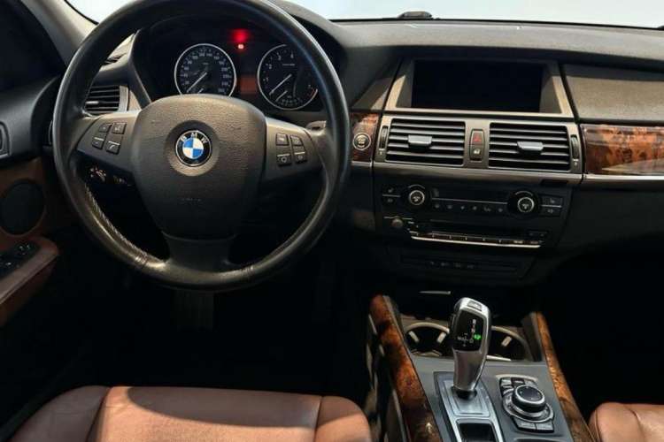 Used BMW X5  Interior 2