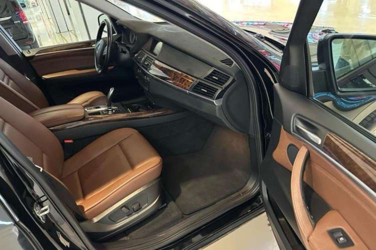 Used BMW X5  Interior 5