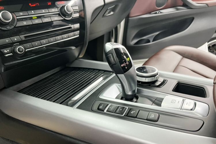 Used BMW X5  Interior 10