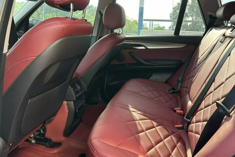 Used BMW X5  Interior 2